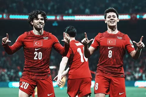 جولر يتصدر.. قائمة منتخب تركيا الأولية لنهائيات كأس العالم 2026